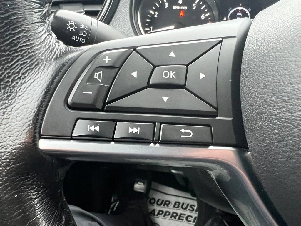 Used 2018 Nissan Rogue SV w/ Sun & Sound Touring Package AWD/4WD image 20