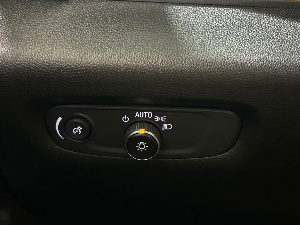 Used 2023 Chevrolet Traverse LT image 20