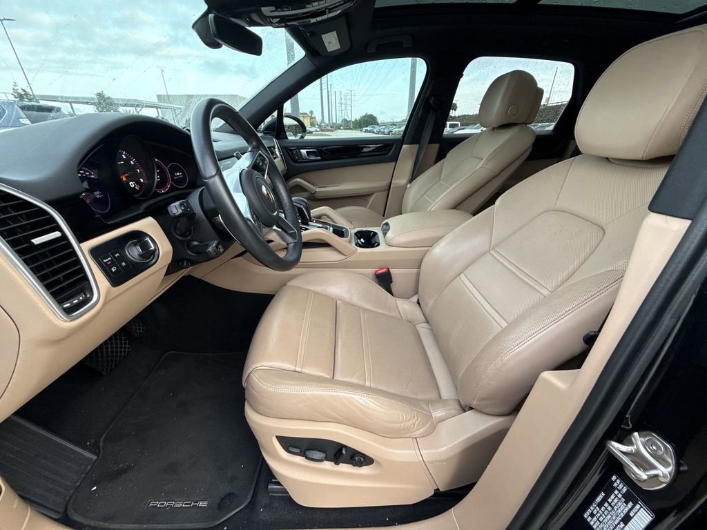 Used 2023 Porsche Cayenne image 30