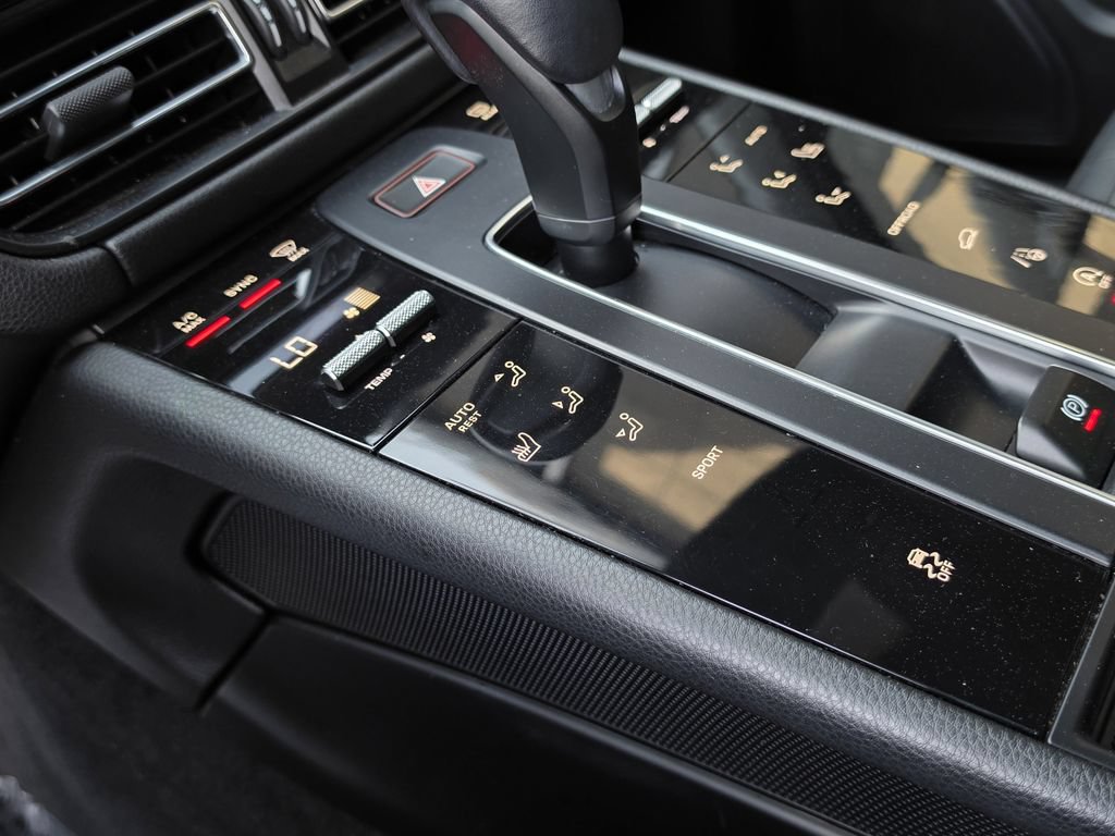 Certified 2023 Porsche Macan AWD/4WD image 24
