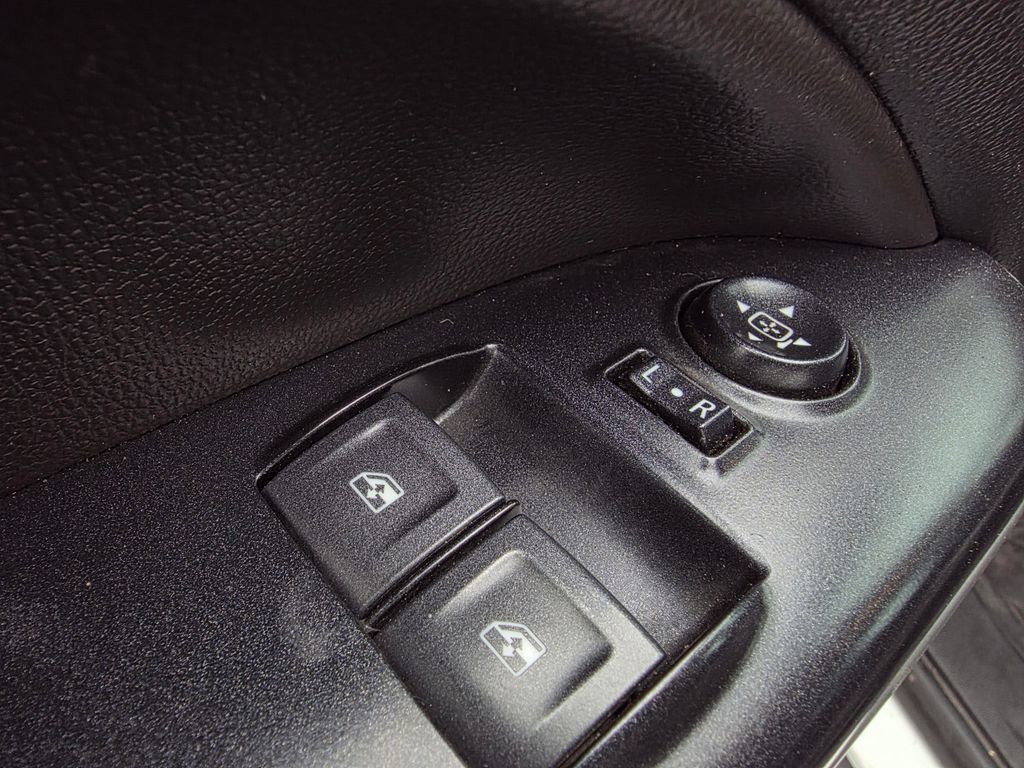 Used 2022 Chevrolet Colorado LT w/ Fleet Safety Package image 11