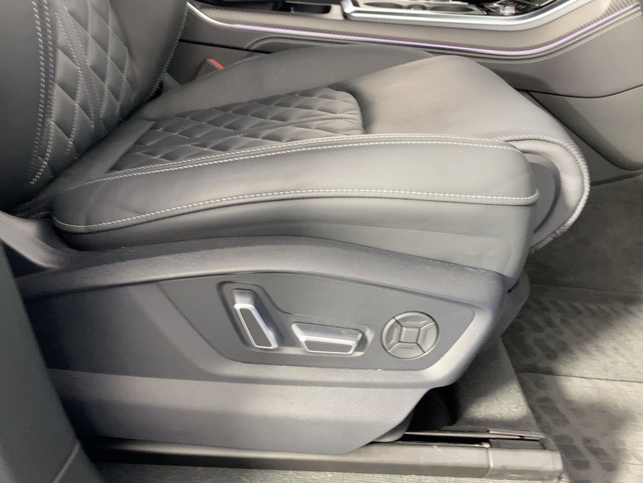 Used 2025 Audi SQ7 Premium Plus w/ Executive Package image 33