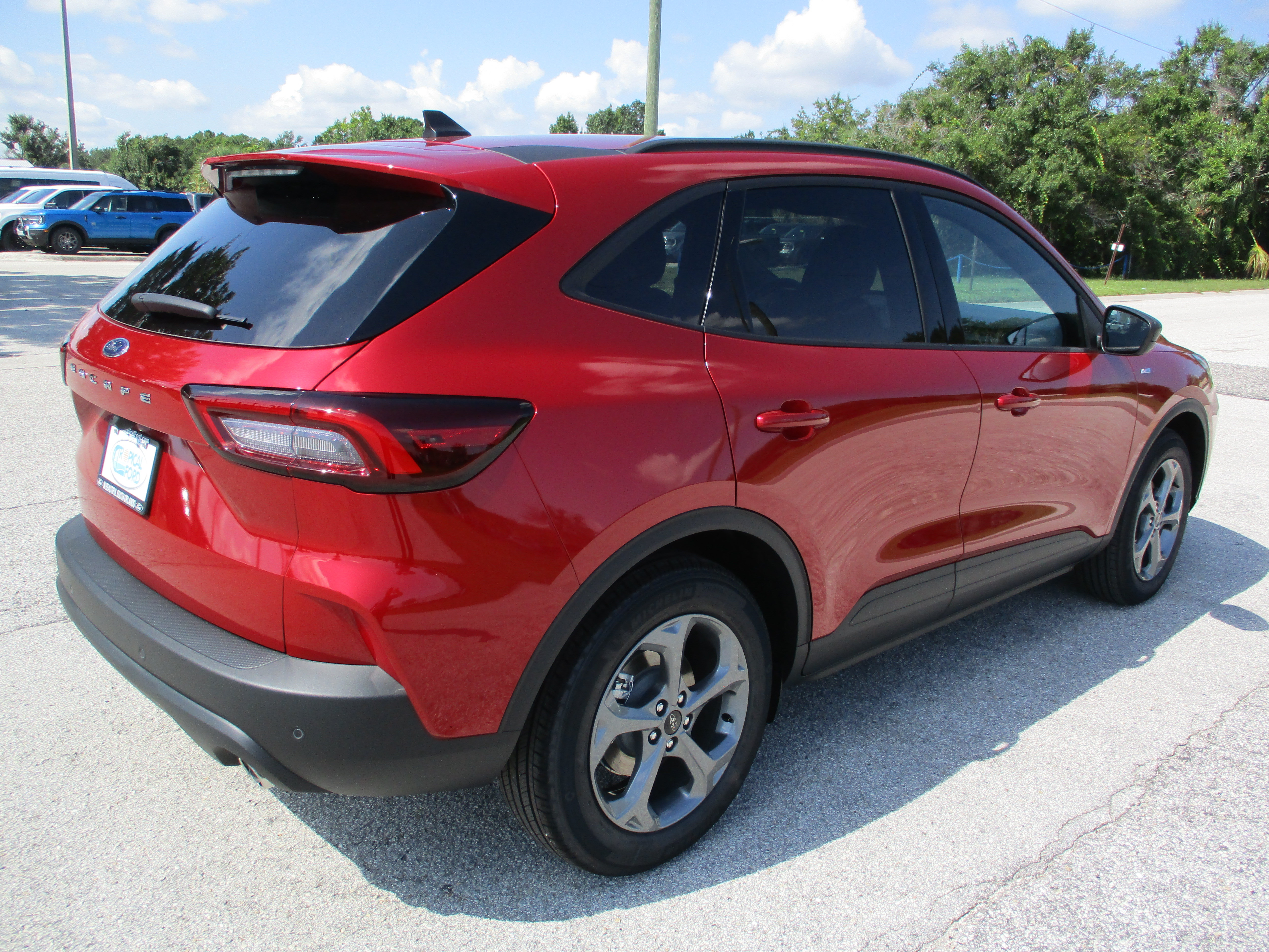Used 2025 Ford Escape ST-Line w/ Tech Pack #1 FWD image 7