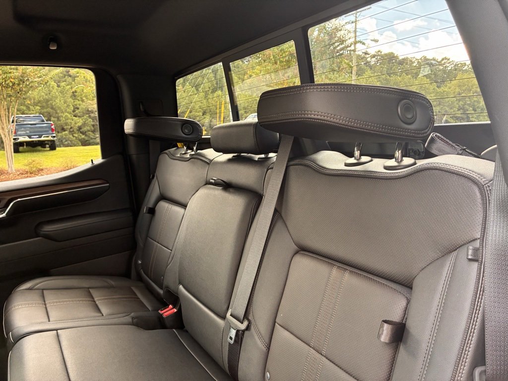 Used 2023 Chevrolet Silverado 1500 High Country w/ Technology Package image 16