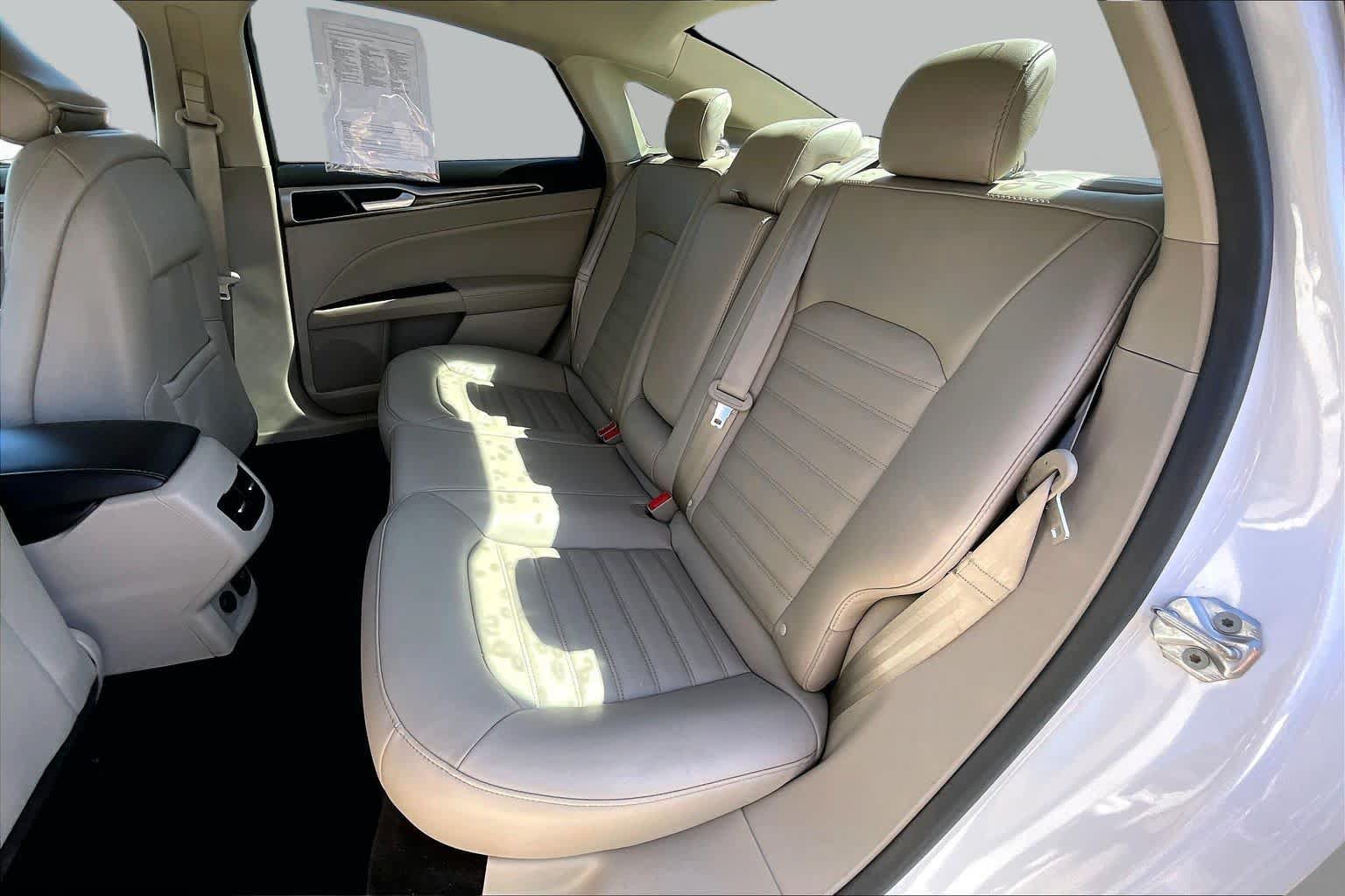 Used 2017 Ford Fusion Energi SE FWD image 18
