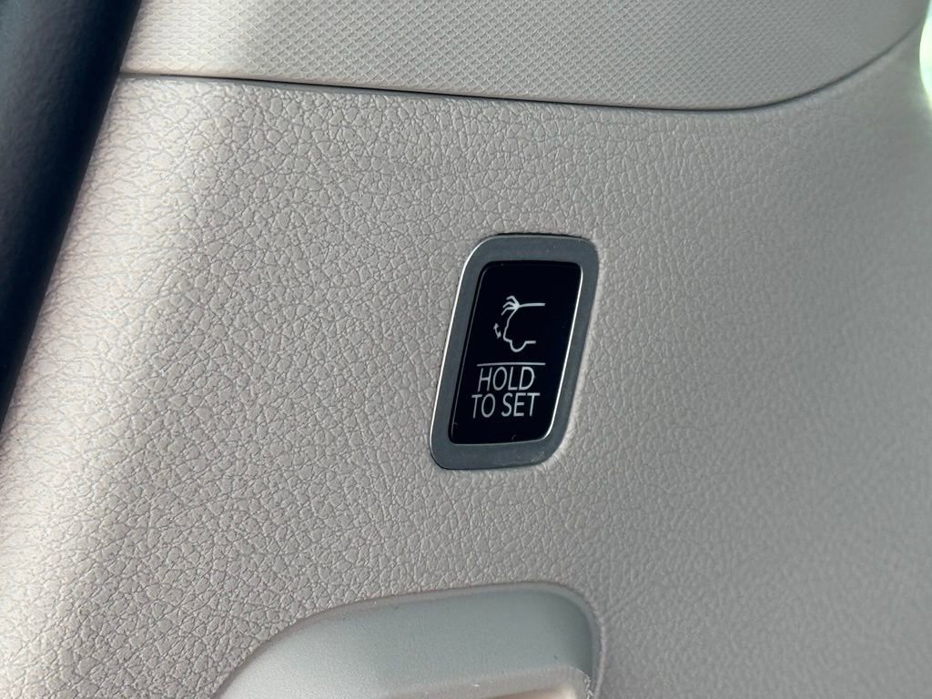 Used 2024 Jeep Wagoneer Series II w/ Flexible Seating Group image 12