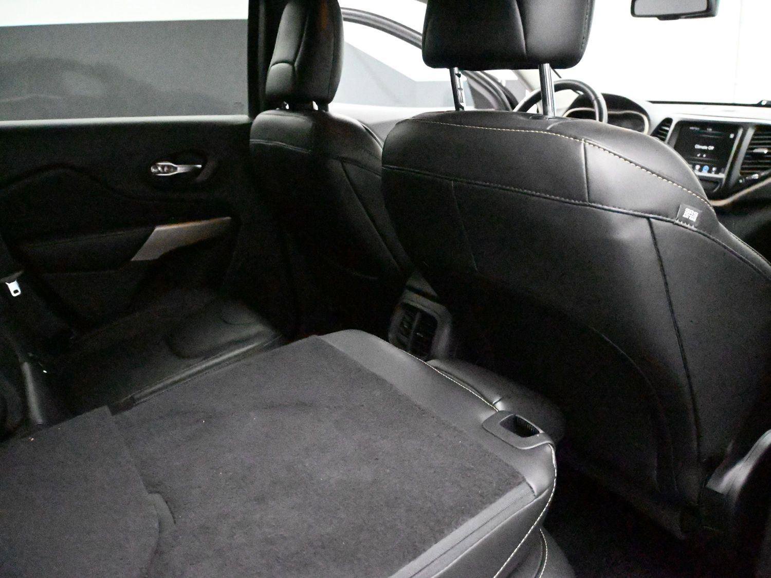 Used 2018 Jeep Cherokee Limited image 17