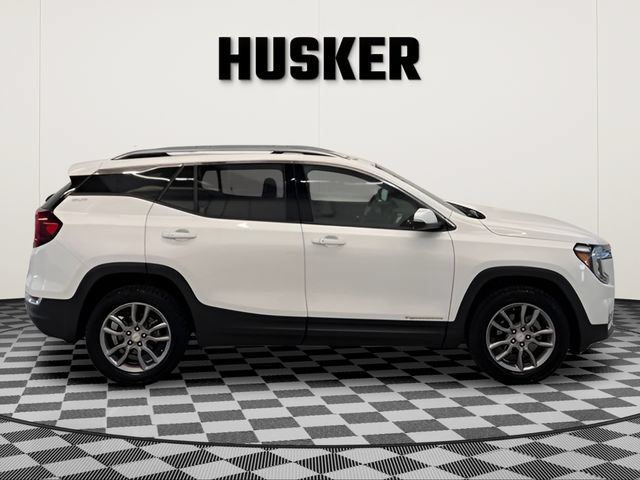 Used 2023 GMC Terrain SLT AWD/4WD image 2