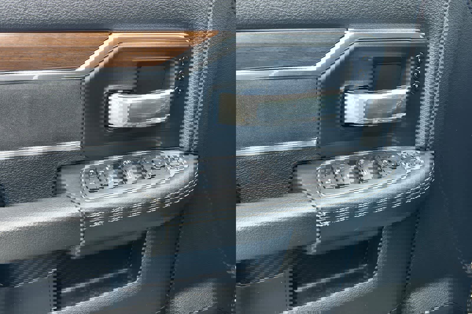 Used 2024 RAM 2500 Laramie image 15