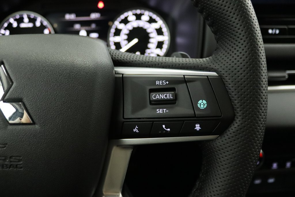 Used 2026 Mitsubishi Outlander AWD image 24