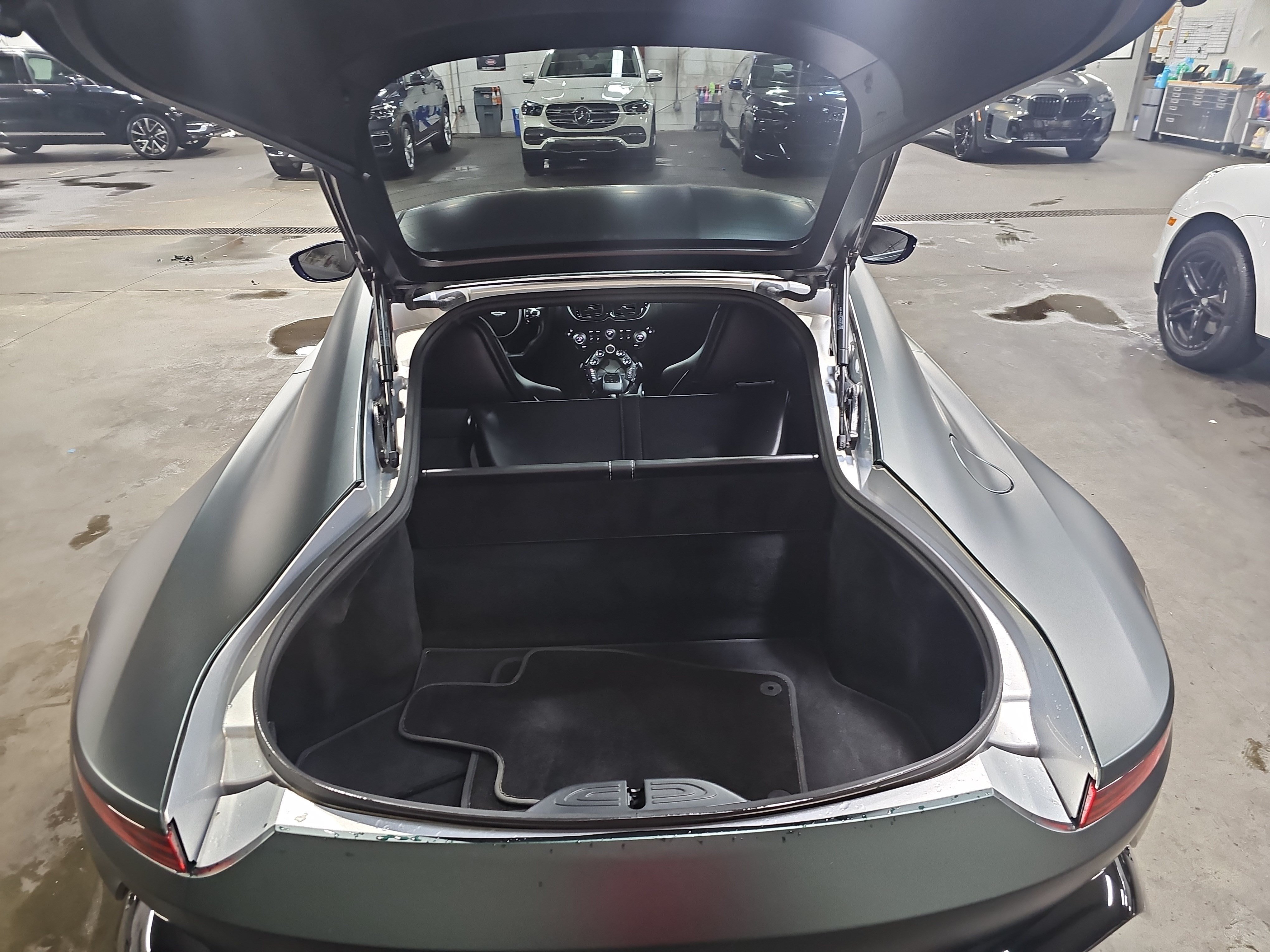 Used 2019 Aston Martin V8 Vantage Coupe RWD image 11