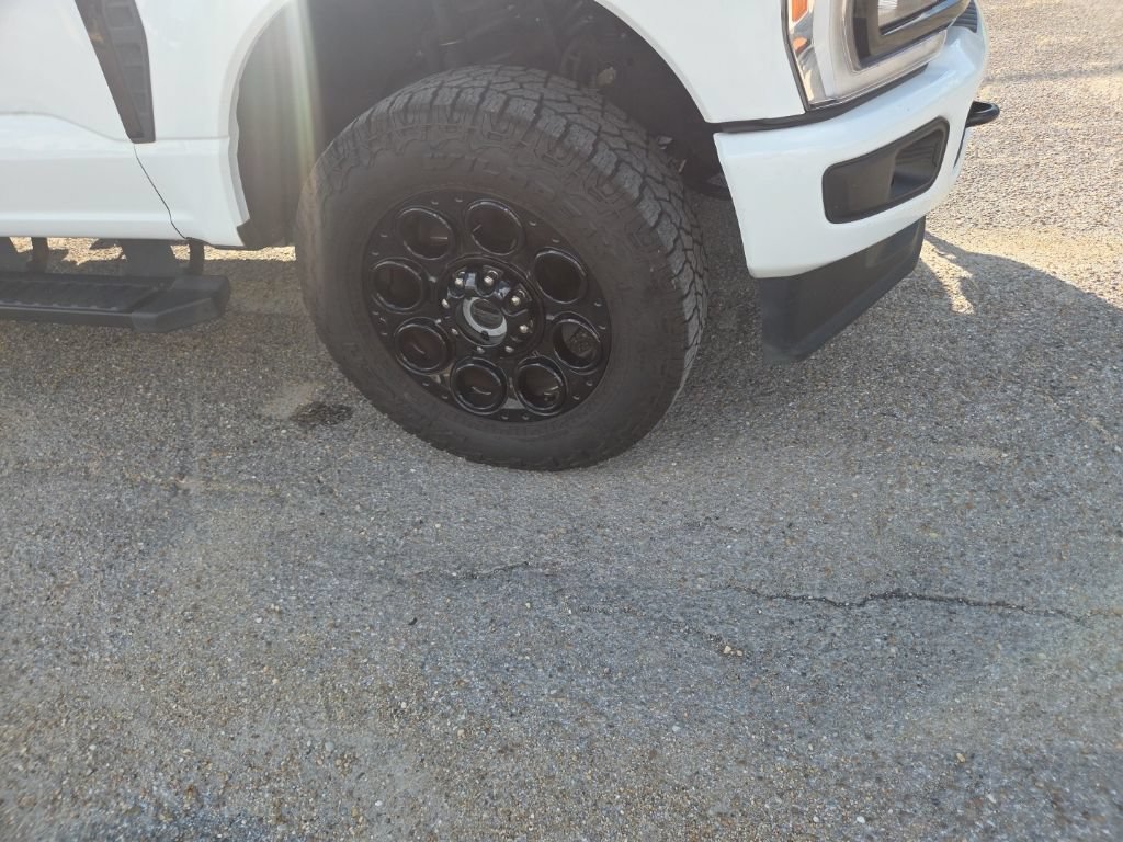 Used 2023 Ford F250 XLT w/ Black Appearance Package AWD/4WD image 14