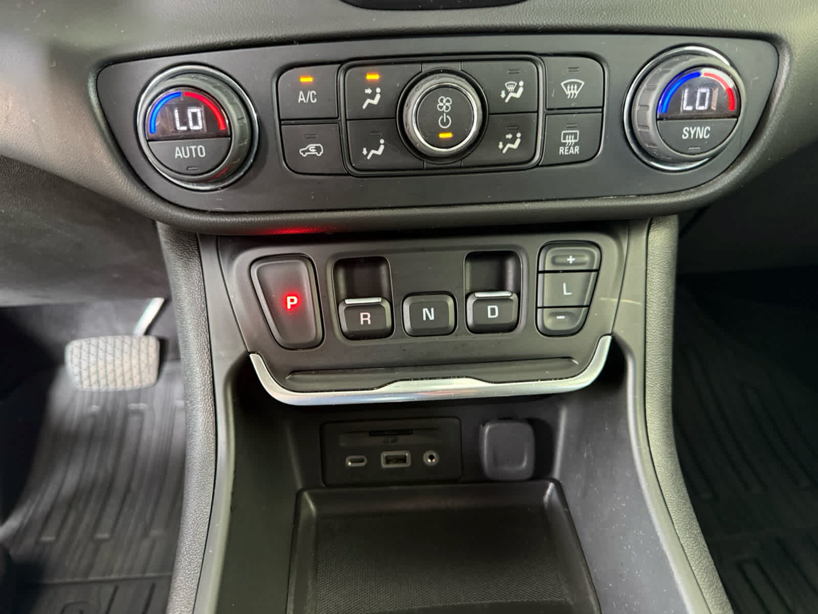 Used 2020 GMC Terrain SLT w/ Preferred Package AWD/4WD image 15