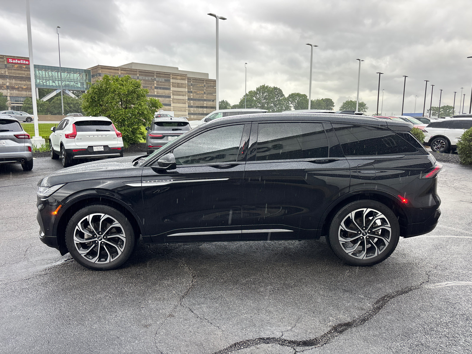 Certified 2024 Lincoln Nautilus Reserve w/ Equipment Group 202A AWD/4WD image 4