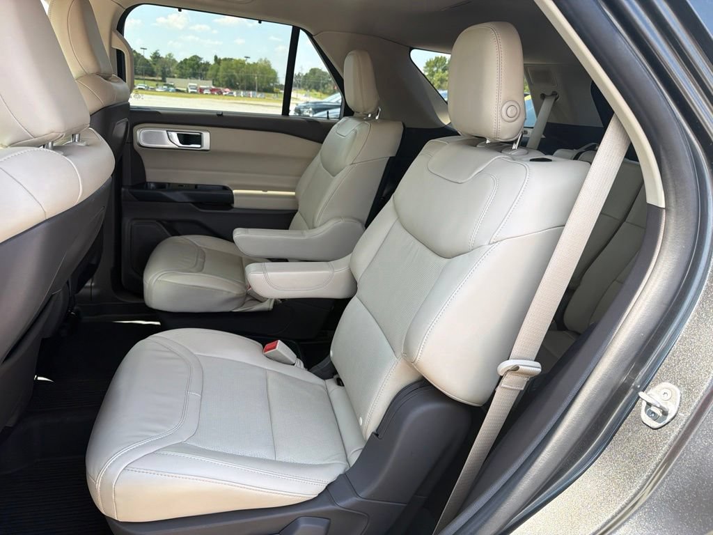 Used 2020 Ford Explorer Platinum w/ Premium Technology Package AWD/4WD image 36