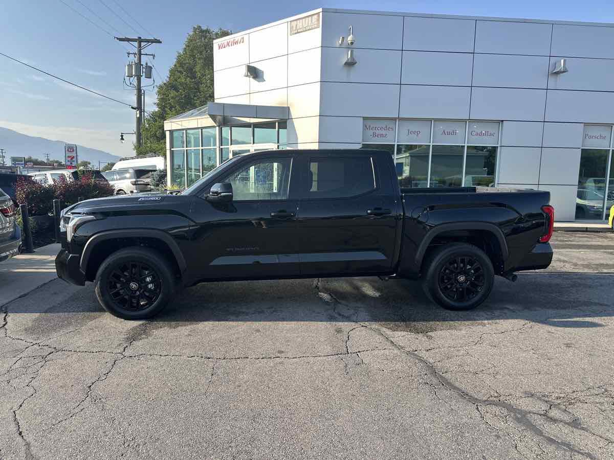Used 2025 Toyota Tundra Limited AWD/4WD image 7