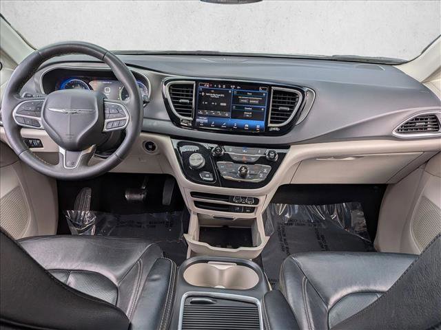 Used 2022 Chrysler Pacifica Touring-L image 18