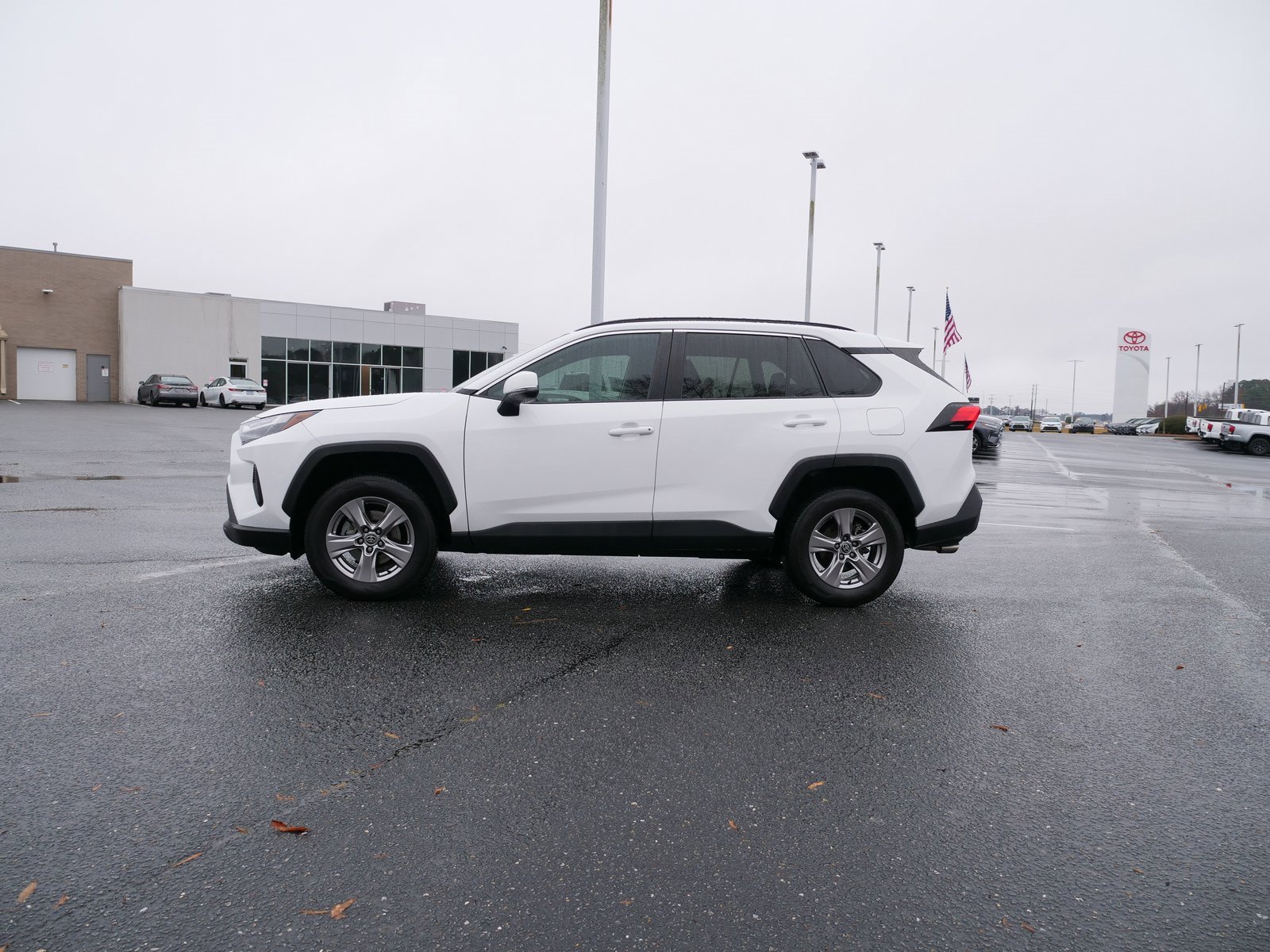 Used 2023 Toyota RAV4 XLE image 6