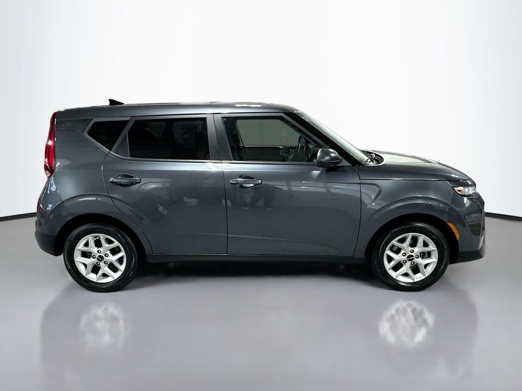 Used 2022 Kia Soul LX w/ Technology Package image 5