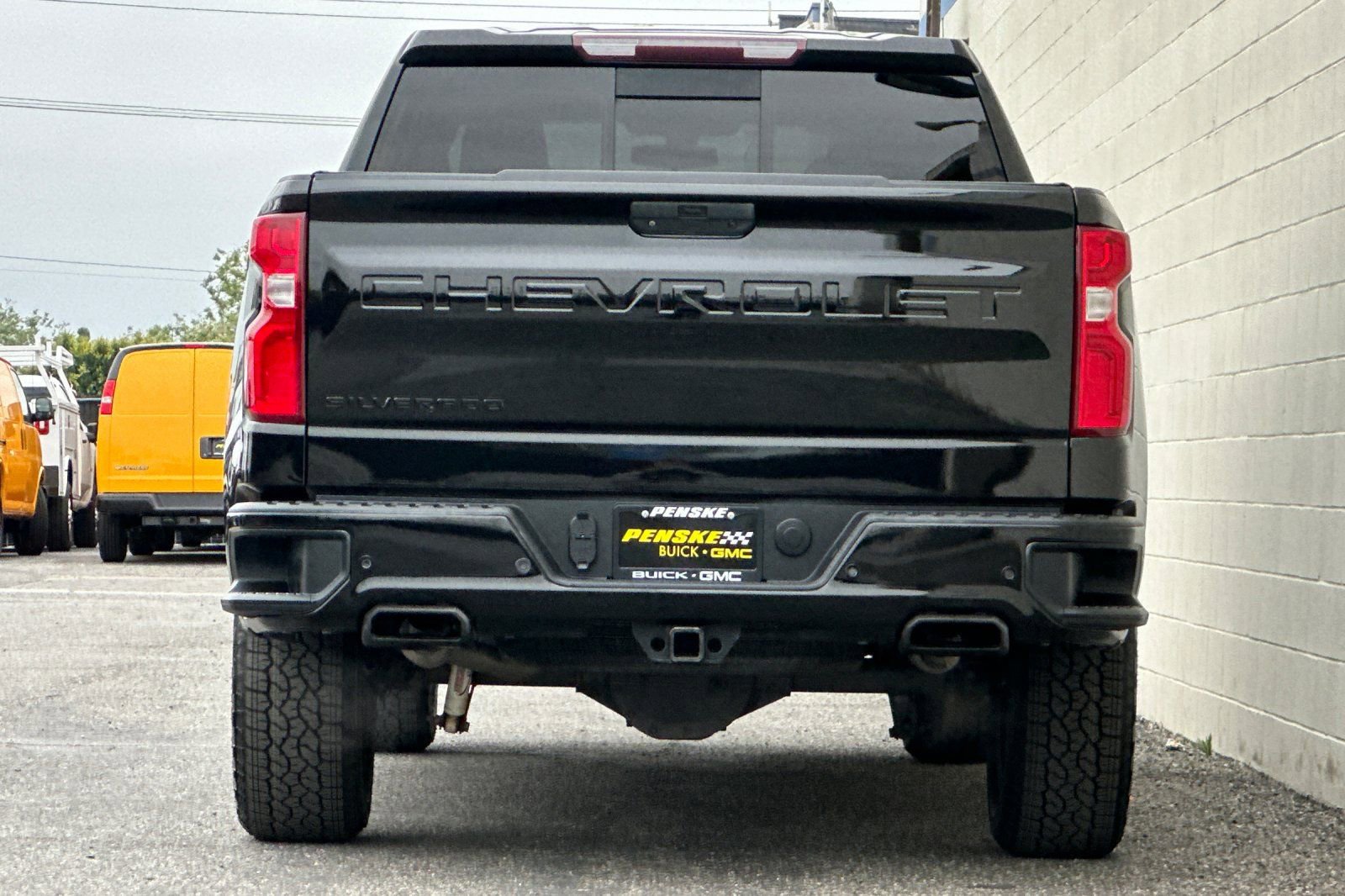 Used 2020 Chevrolet Silverado 1500 LT Trail Boss w/ Midnight Edition AWD/4WD image 5