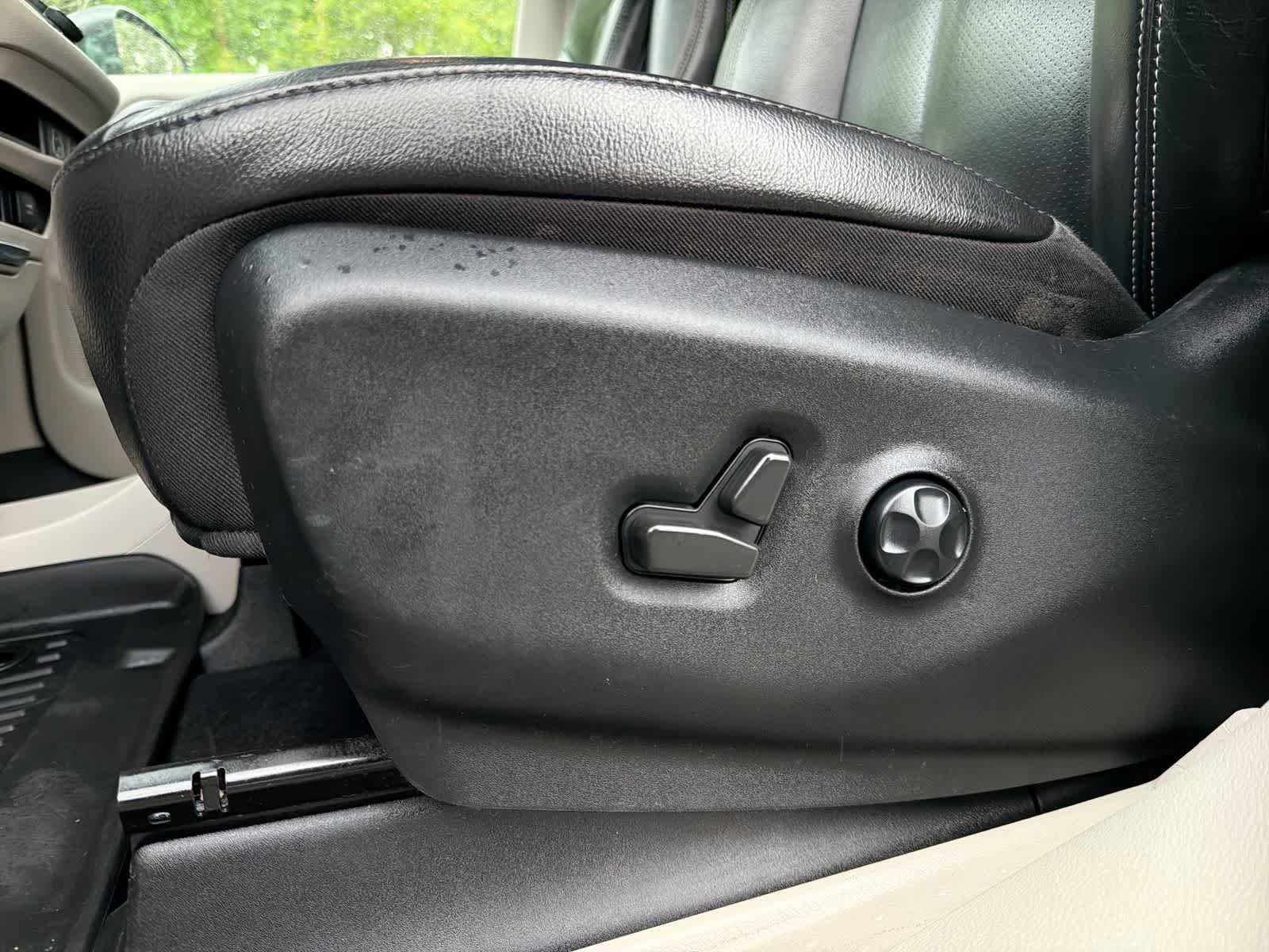 Used 2022 Chrysler Pacifica Touring-L FWD image 18