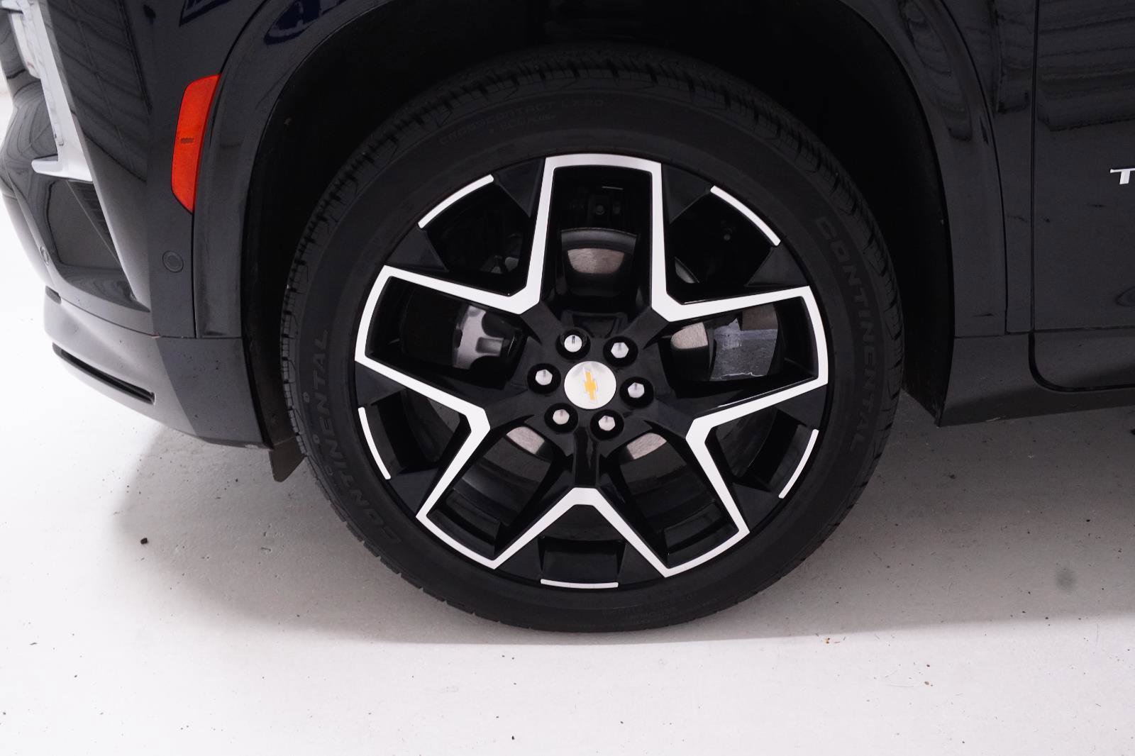 Used 2026 Chevrolet Traverse High Country w/ LPO, Floor Liner Package FWD image 12