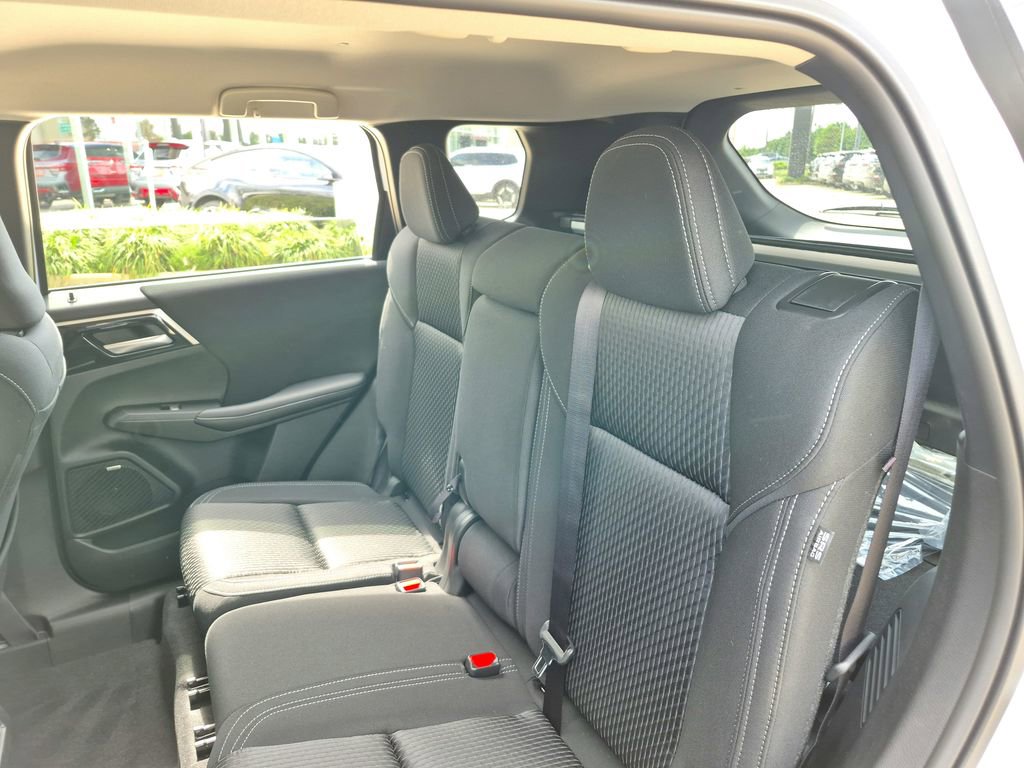 New 2026 Mitsubishi Outlander ES image 21