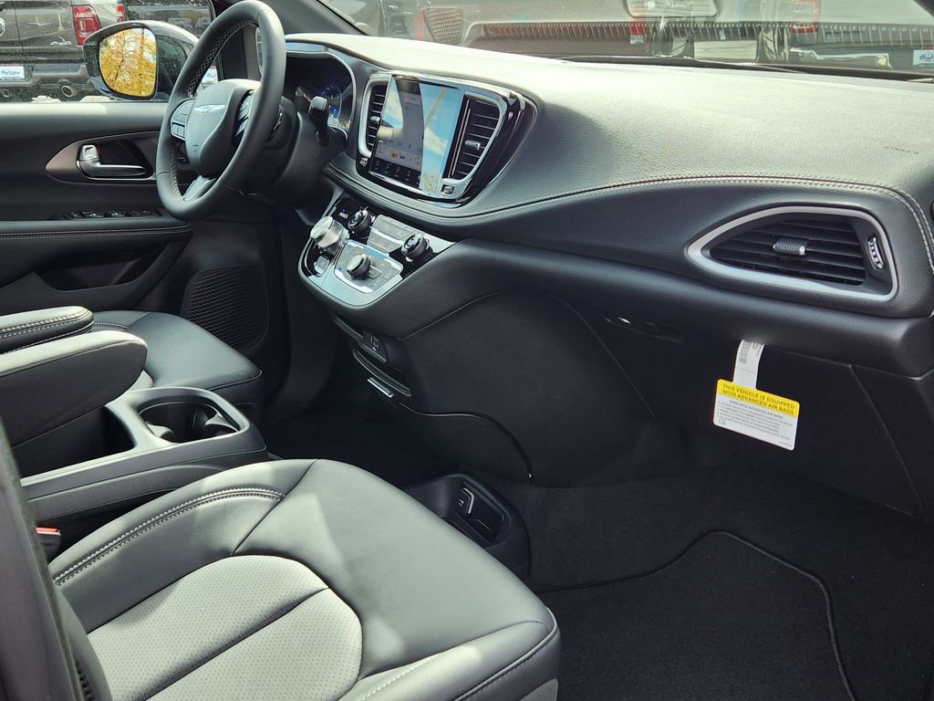 New 2026 Chrysler Pacifica Select w/ S Appearance Package image 15