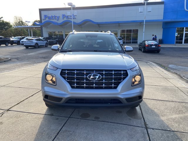 Used 2025 Hyundai Venue SEL FWD image 3