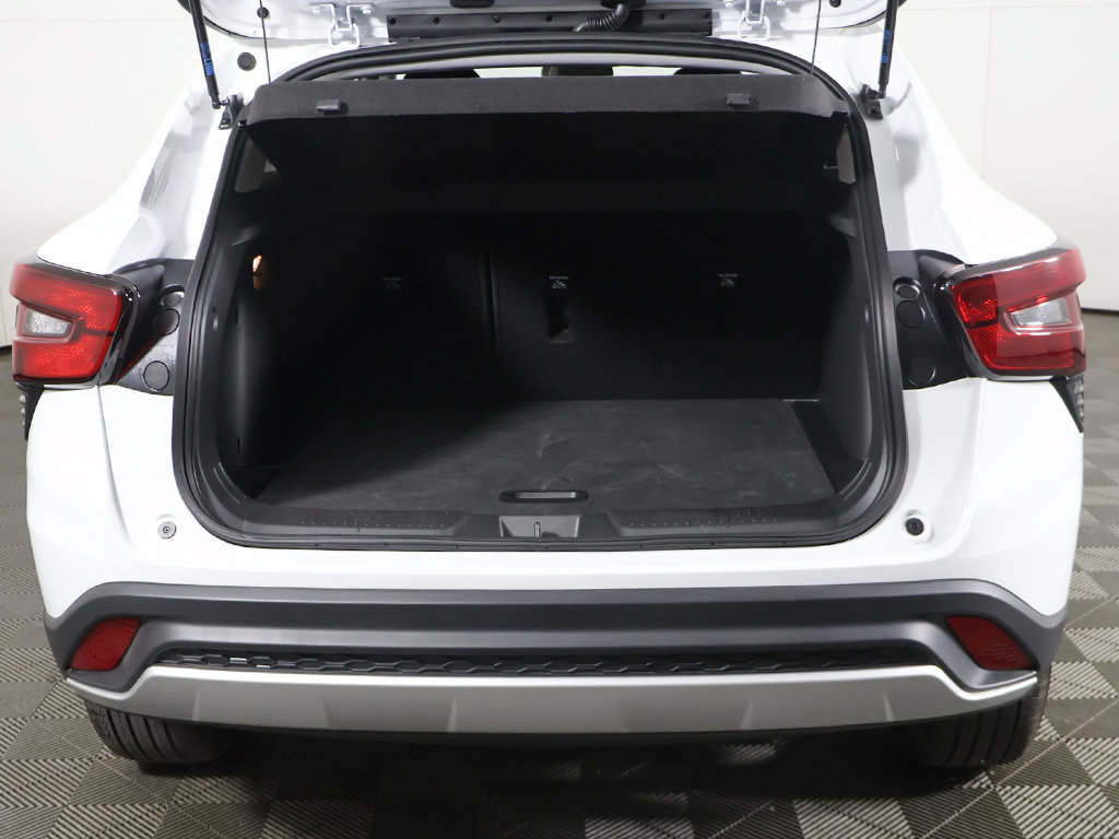 Used 2026 Chevrolet Trax LT FWD image 12