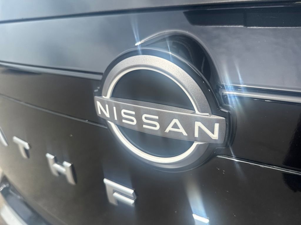 Used 2024 Nissan Pathfinder SL FWD image 40