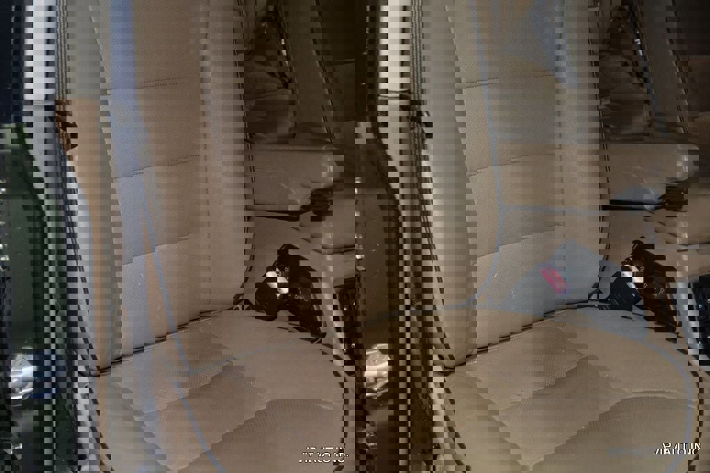 Used 2000 Land Rover Discovery image 16