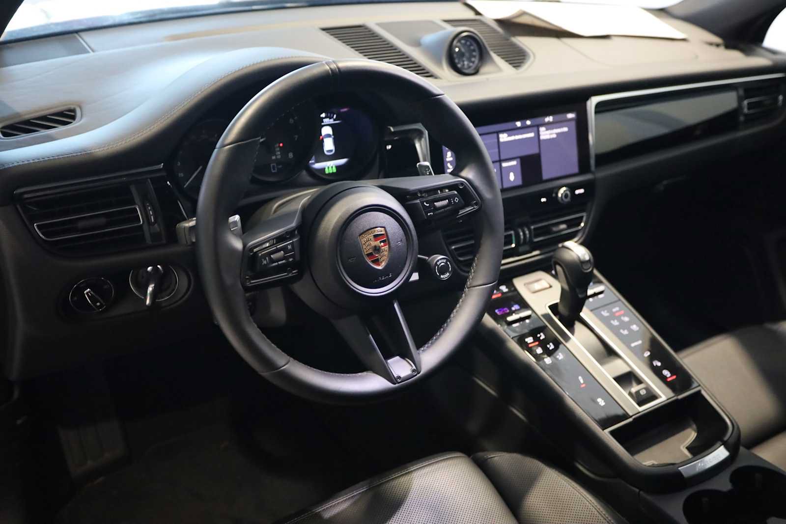 Used 2025 Porsche Macan Turbo AWD/4WD image 4