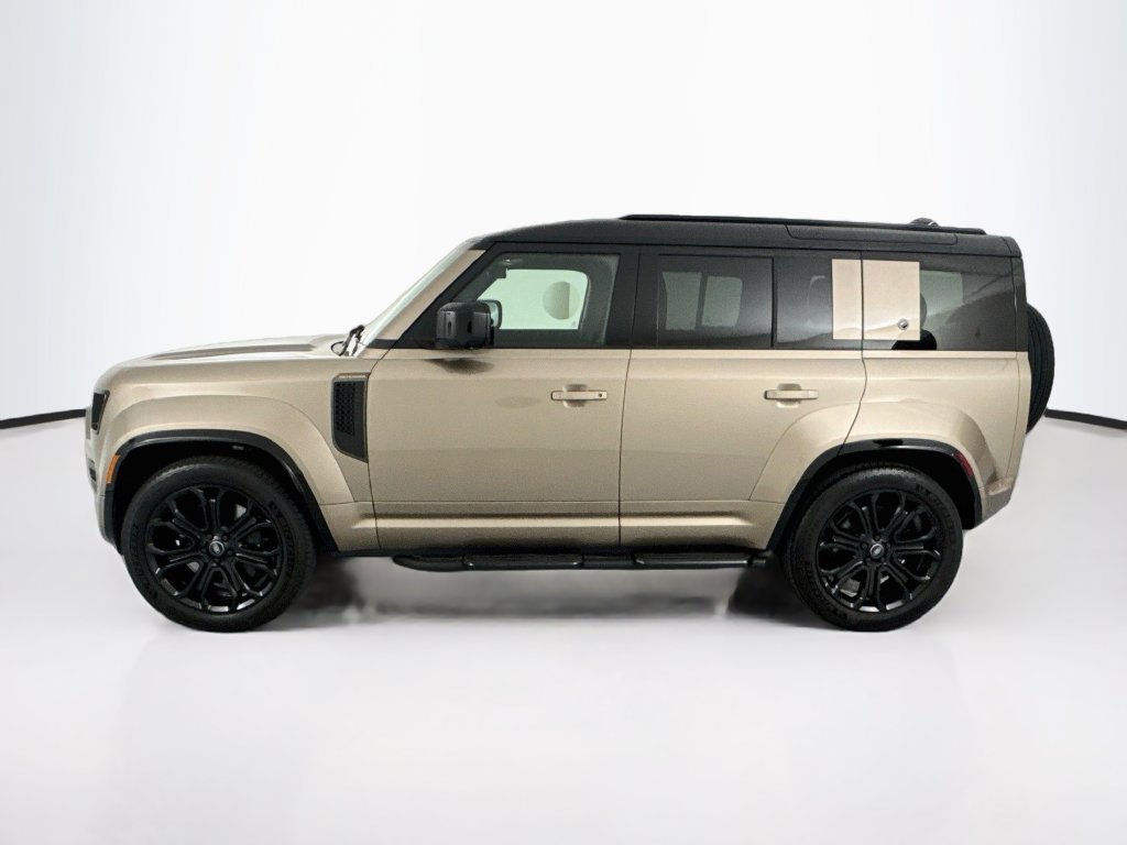 Used 2025 Land Rover Defender 110 AWD/4WD image 8