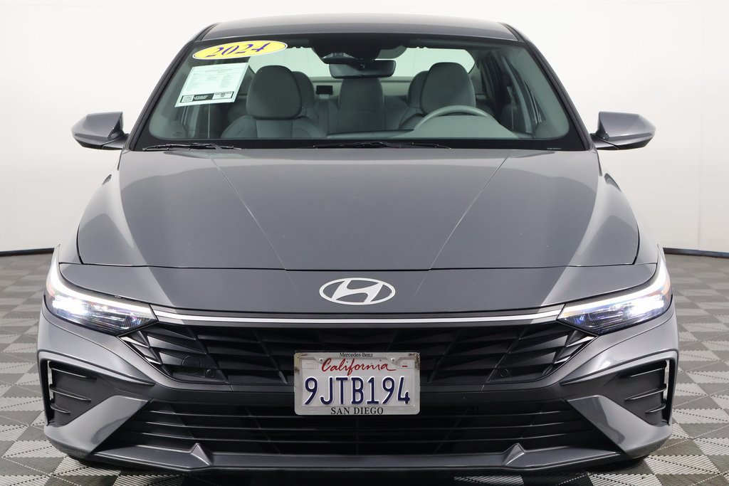 Used 2024 Hyundai Elantra SE FWD image 2