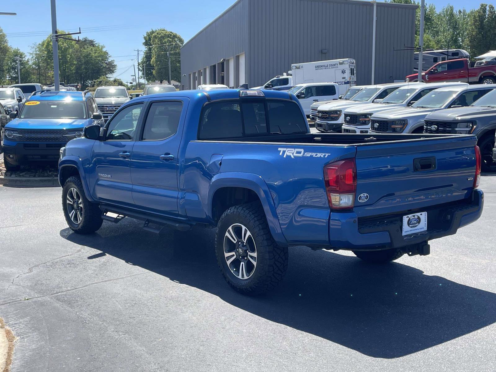 Used 2016 Toyota Tacoma TRD Sport w/ Premium & Technology Package RWD image 4