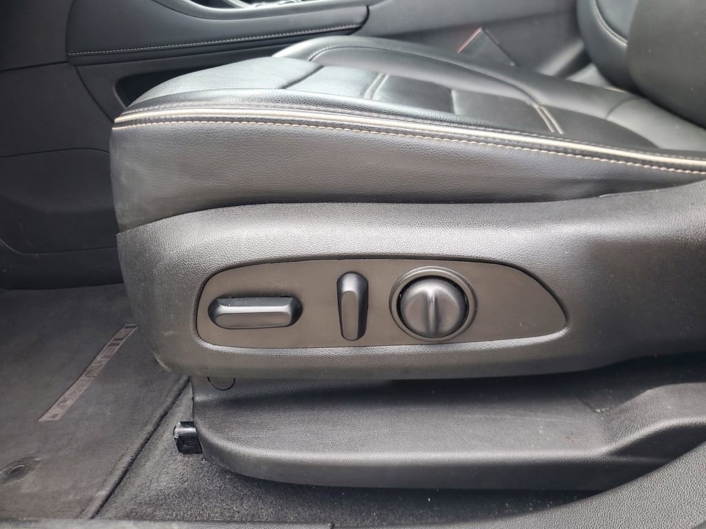 Used 2023 GMC Acadia Denali image 17