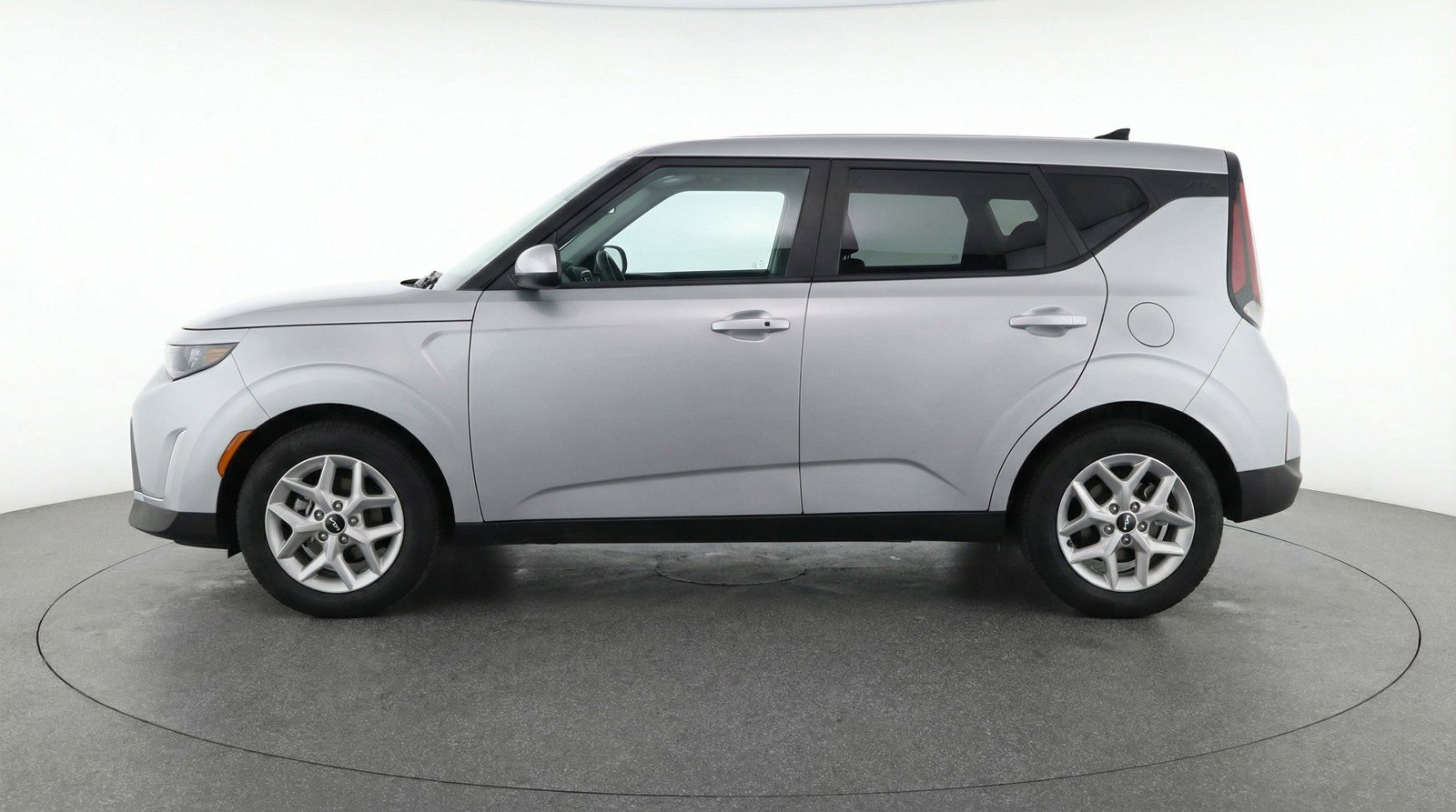 Used 2025 Kia Soul LX w/ LX Technology Package FWD image 5