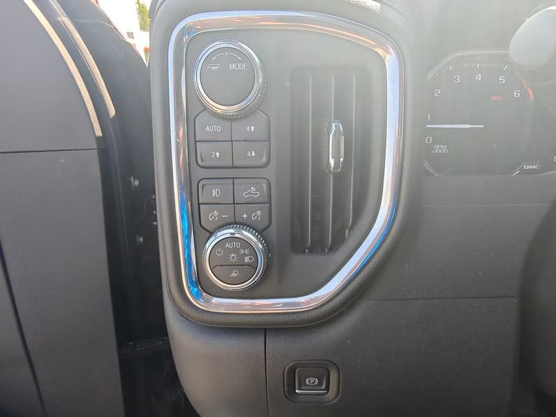 Used 2023 GMC Sierra 2500 AT4 w/ Gooseneck/5TH Wheel Package AWD/4WD image 15