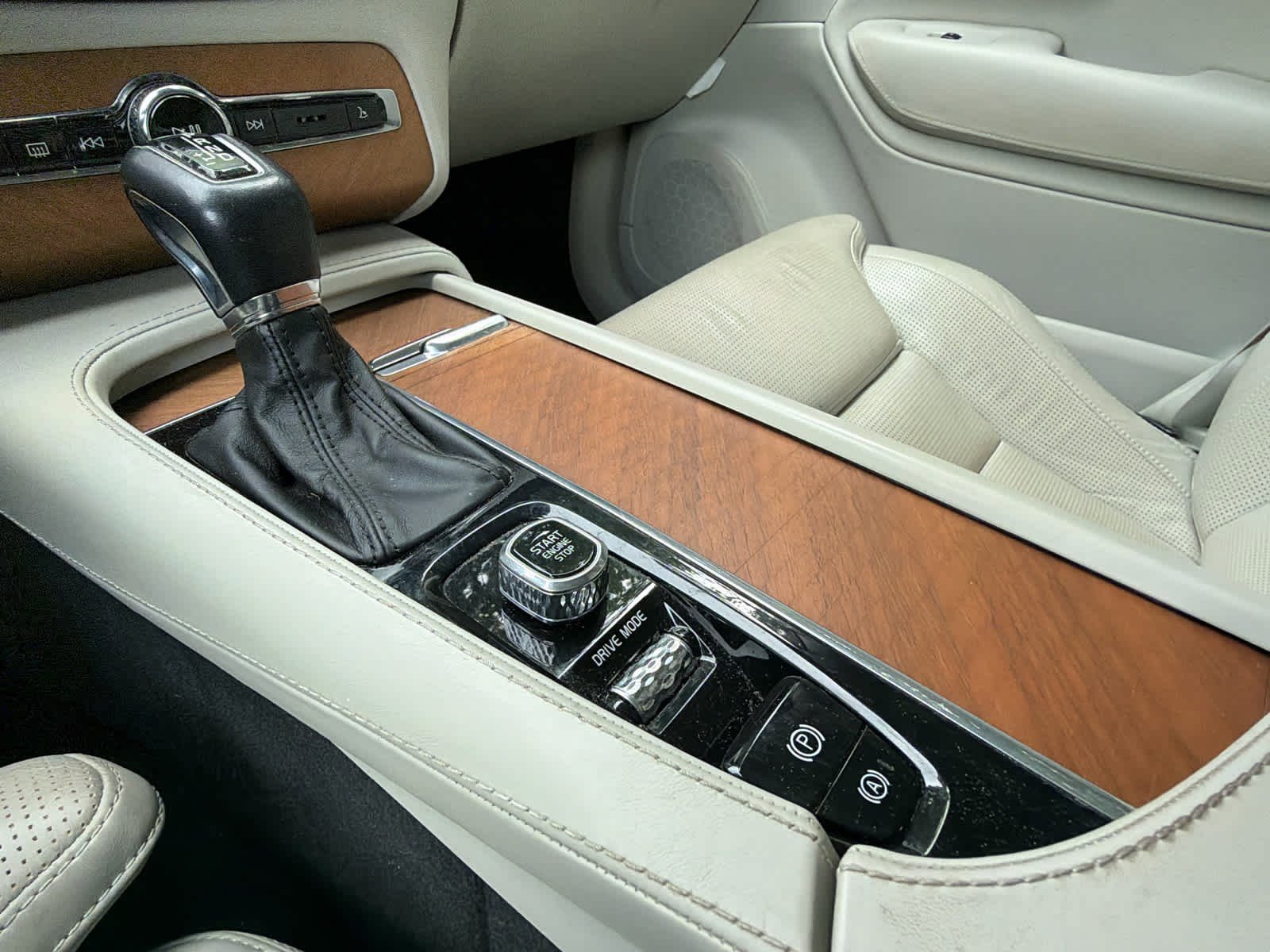 Used 2019 Volvo XC90 T6 Inscription w/ Protection Package AWD/4WD image 28