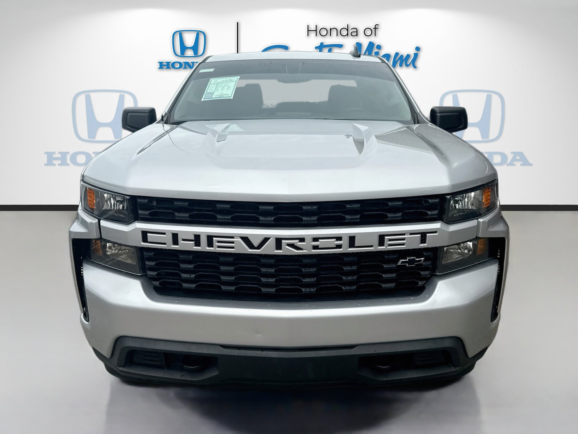 Used 2021 Chevrolet Silverado 1500 Custom w/ LPO, Blackout Package RWD image 2