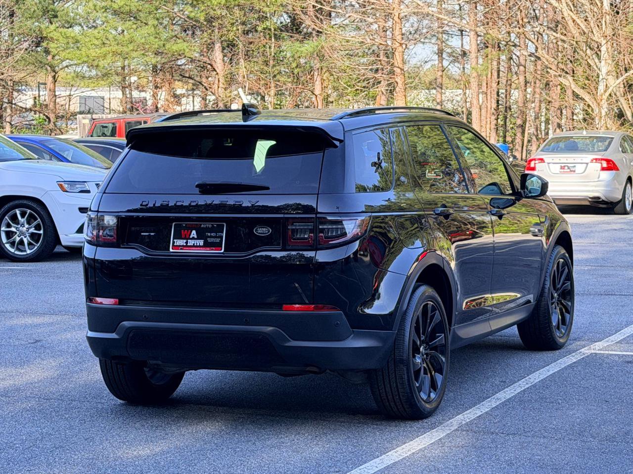 Used 2020 Land Rover Discovery Sport SE image 4