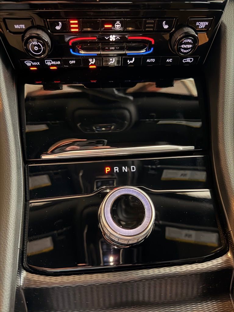 New 2025 Jeep Grand Cherokee Laredo X w/ Luxury Tech Group I image 15