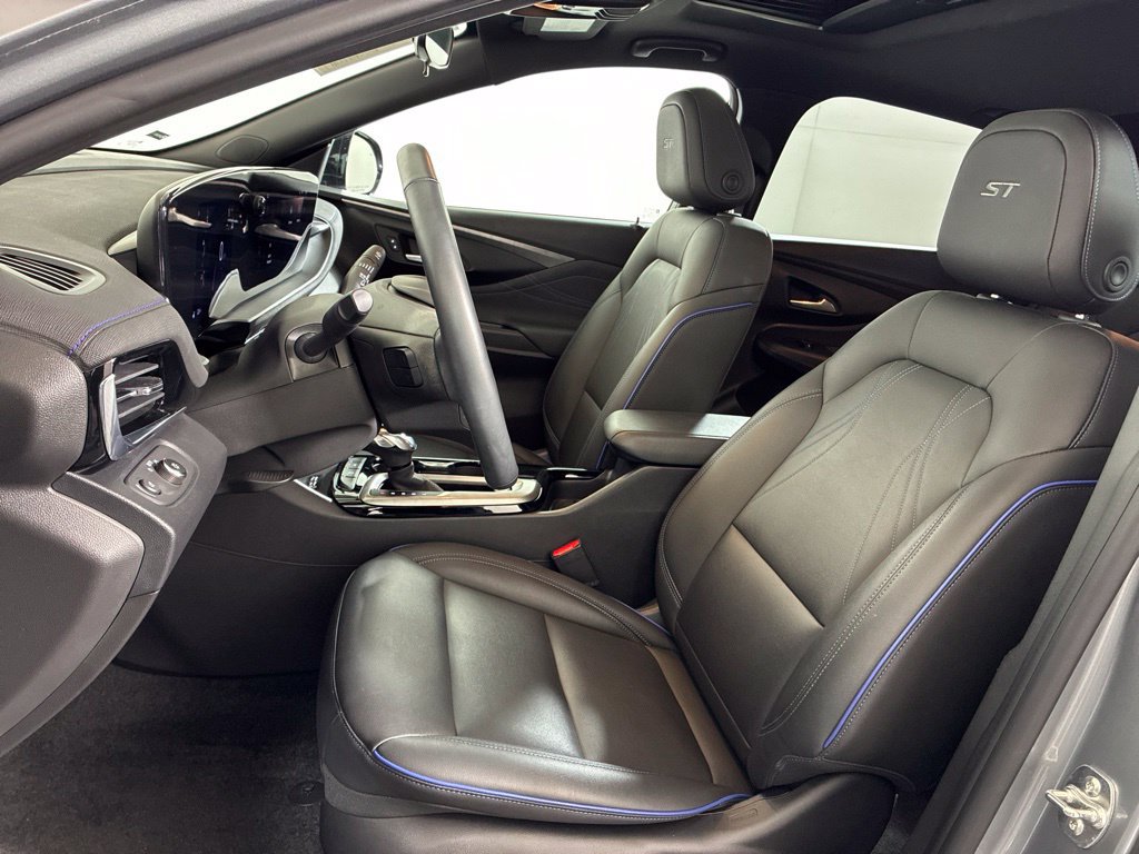 Used 2025 Buick Envista Sport Touring w/ Experience Buick Package FWD image 20