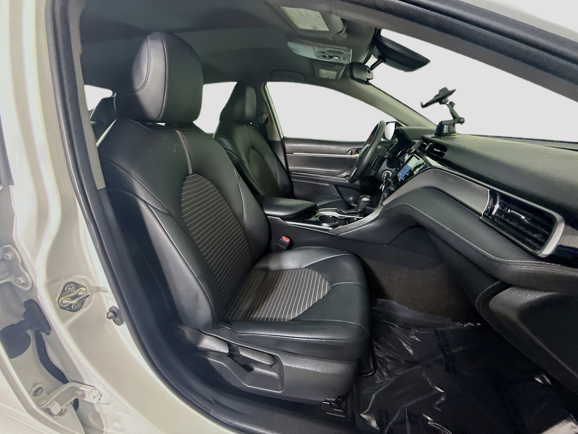 Used 2019 Toyota Camry SE FWD image 28