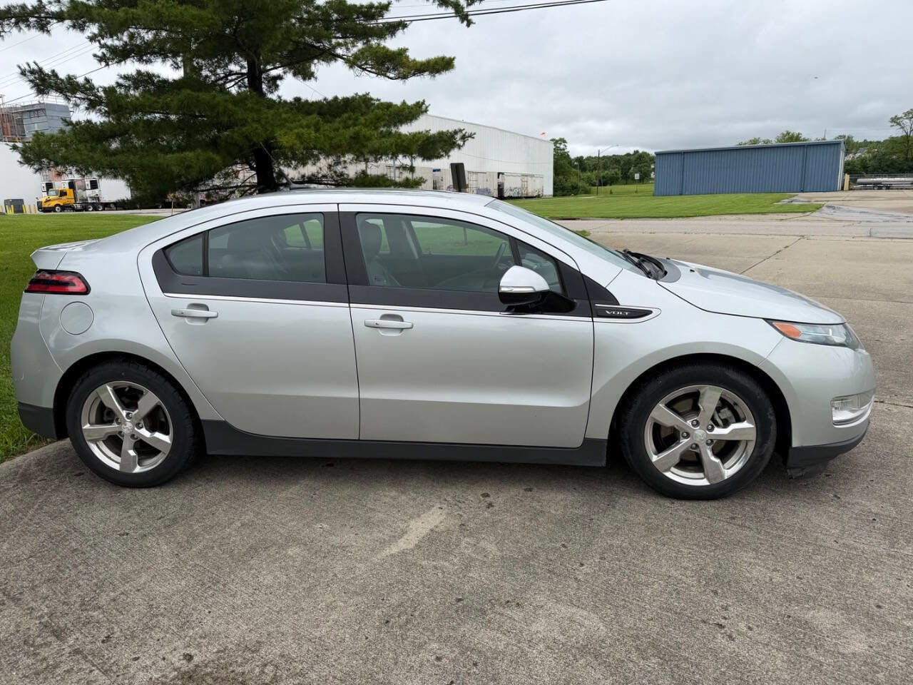 Used 2014 Chevrolet Volt Premium w/ Premium Trim Package FWD image 4