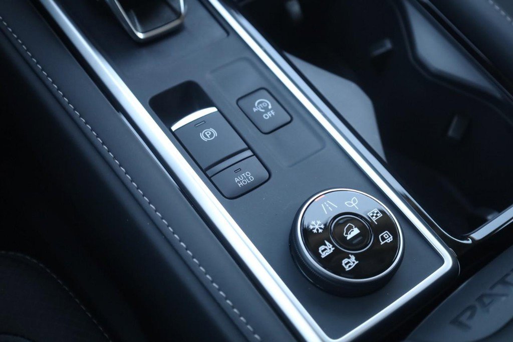 New 2026 Nissan Pathfinder SL image 18