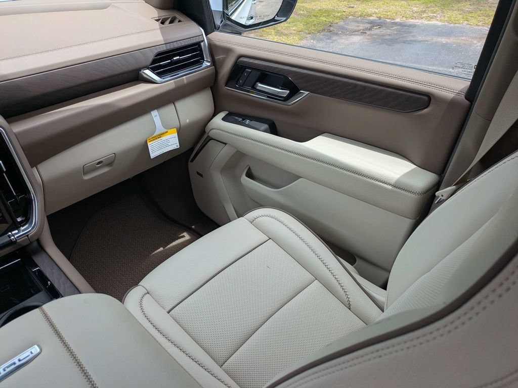 New 2026 GMC Yukon Denali w/ Denali Reserve Package AWD/4WD image 18