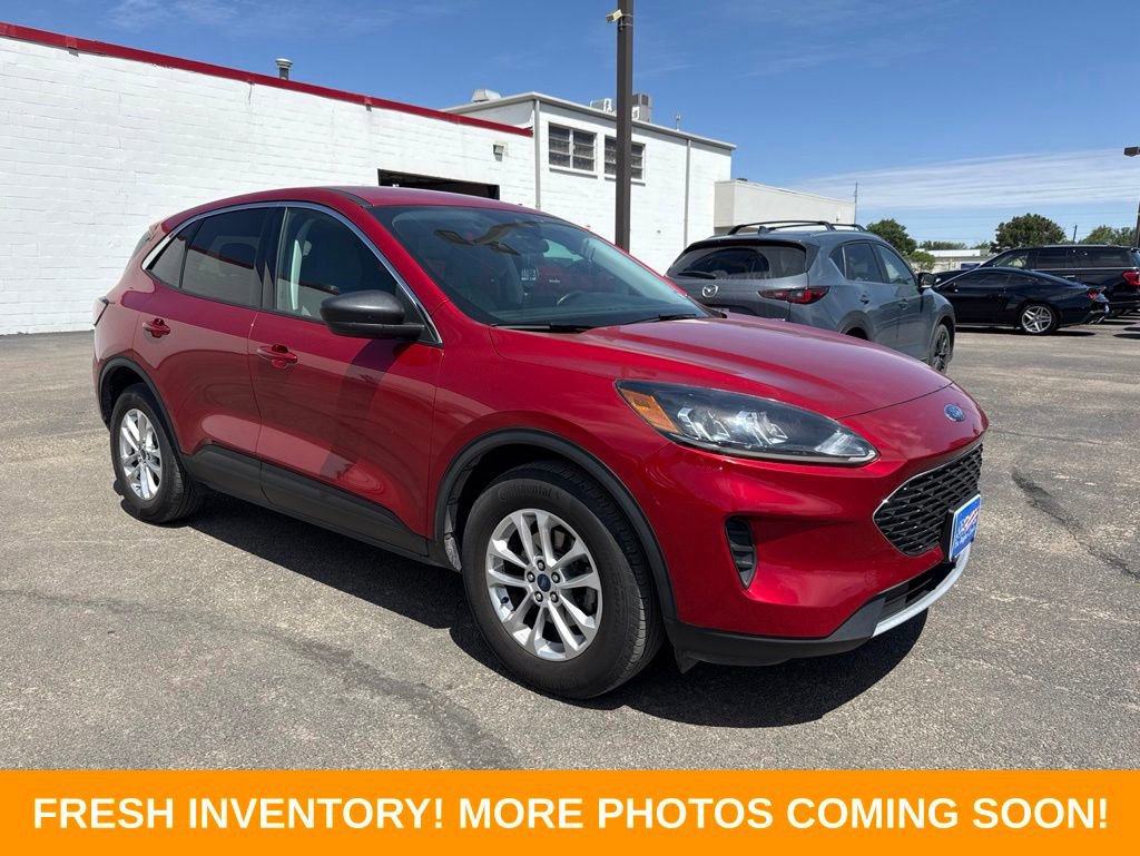 Used 2022 Ford Escape SE w/ Cold Weather Package AWD/4WD image 1