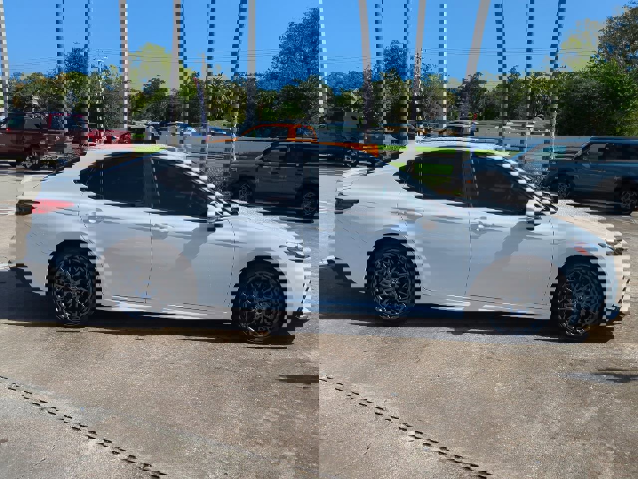Used 2025 Toyota Camry SE image 3